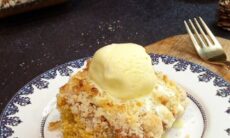 Apple Crumble Cake
