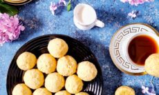 Makhariya (Salted Tea Biscuits)