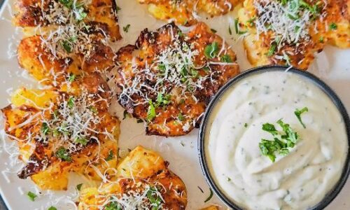 Crispy Baked Parmesan Potatoes With Garlic Dip