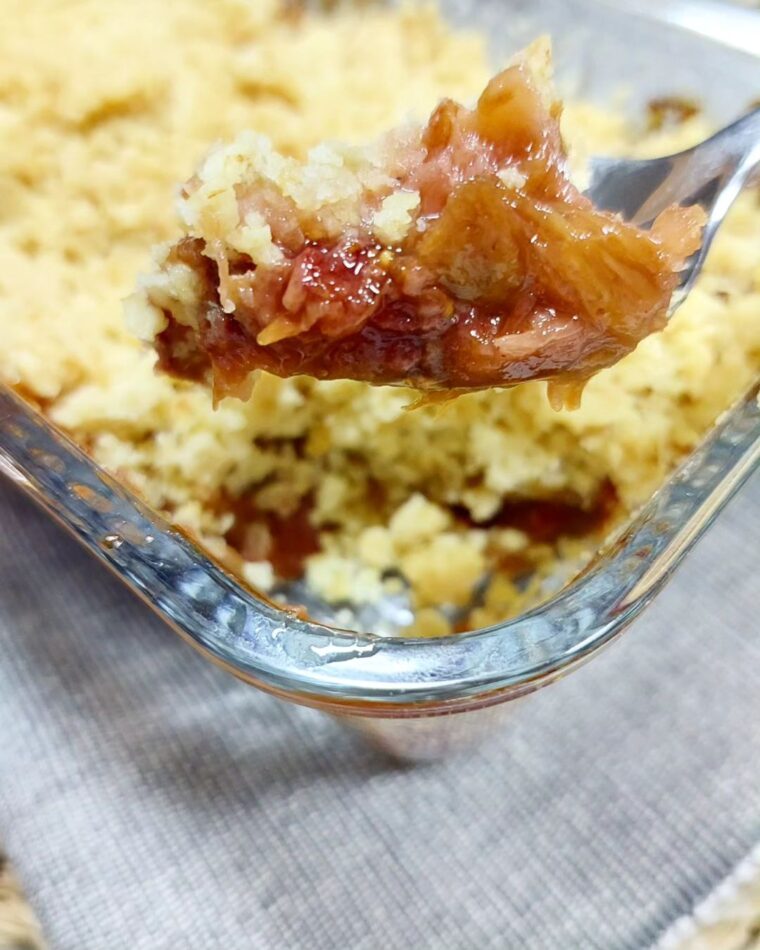 Rhubarb & Strawberry Crumble