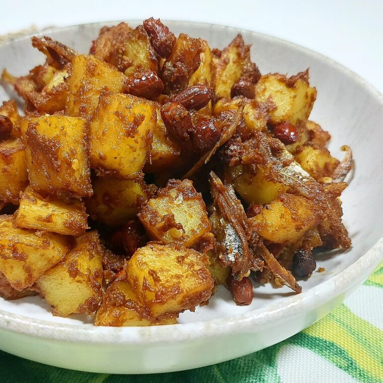 Sambal Ikan Bilis Dengan Kentang & Kacang