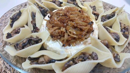 Baked Camembert With Caramelised Onion