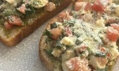 Spicy Egg Pesto Toast
