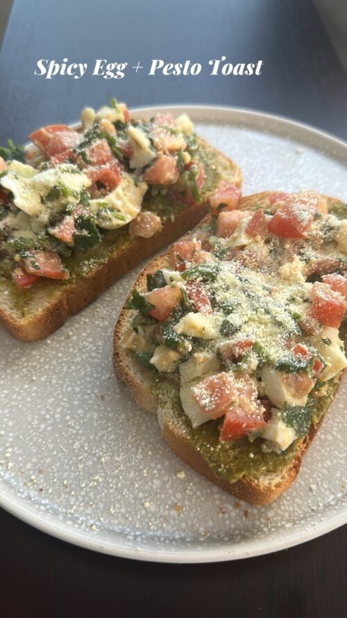 Spicy egg pesto toast