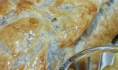 Brie En Croûte (Baked Brie In Puff Pastry)