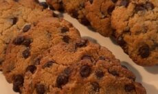 Chewy Almond Flour Choco Chip Cookies
