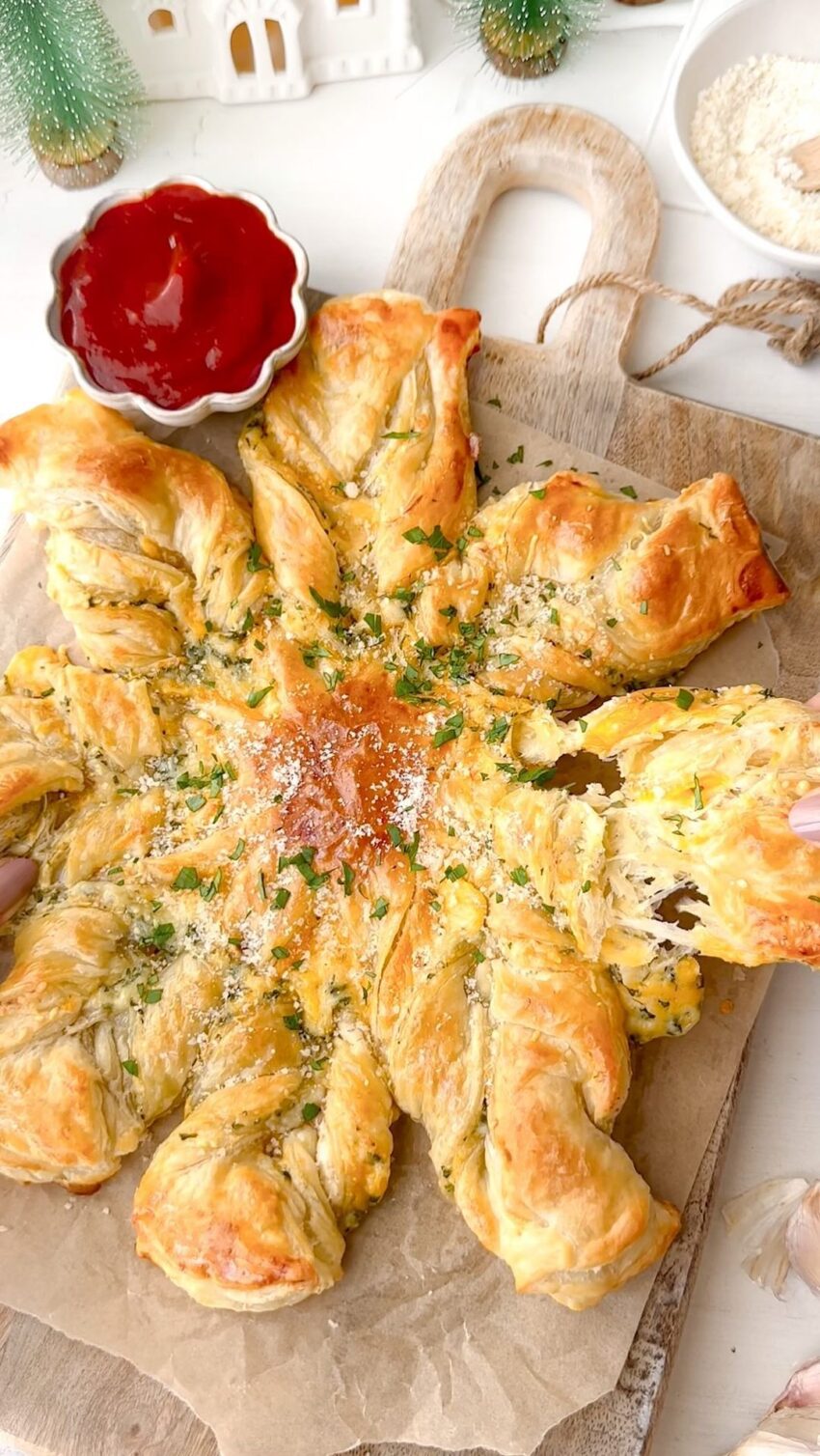 Savory Garlic Cheese Snowflake