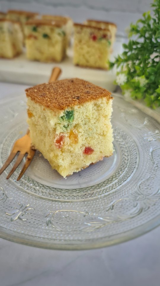 Tooti-frooti Cake