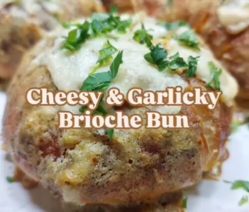 Cheesy garlicky brioche buns